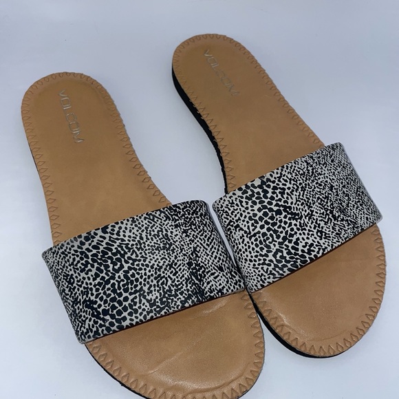 Volcom Shoes - Volcom Flats Sandals size 7.5